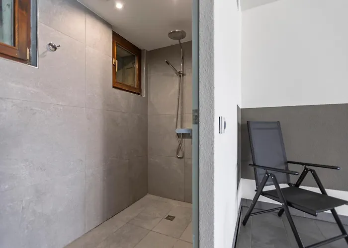 Piscine, & Vue Sur Le - 6 Pers *